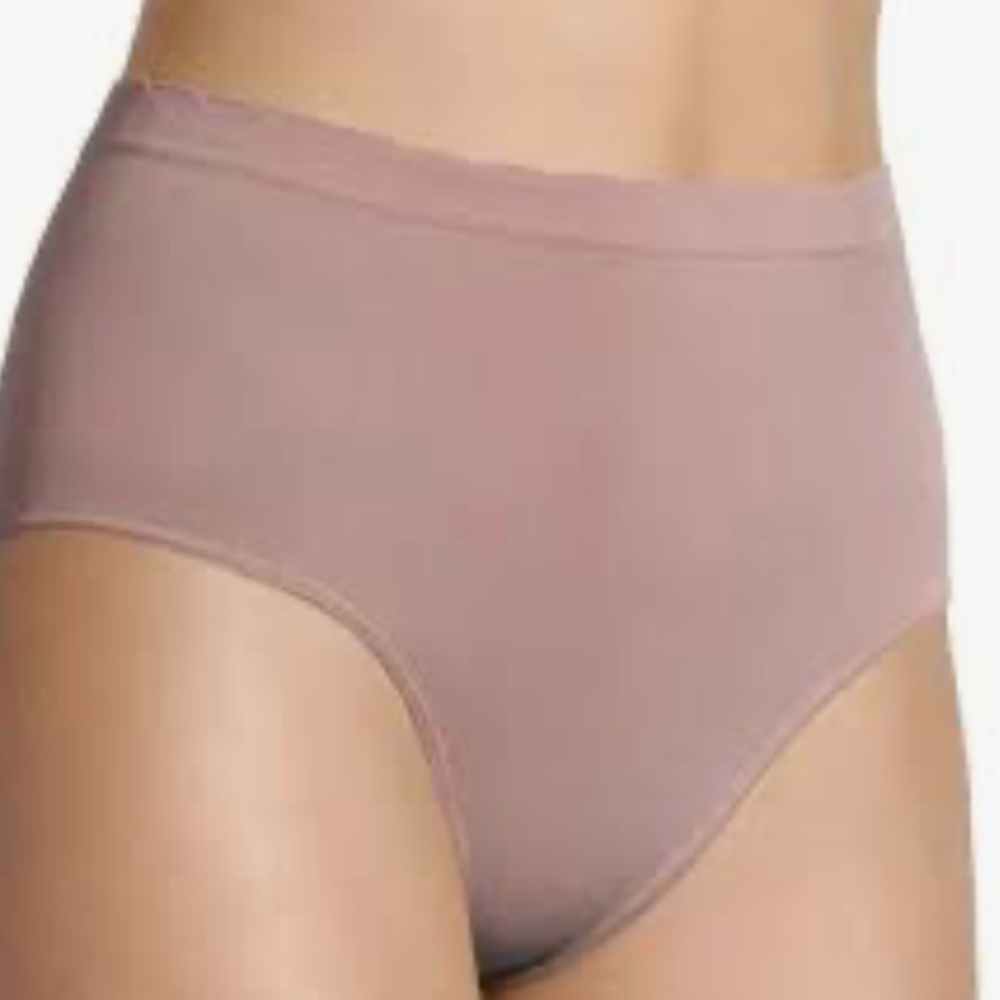 NWT Gloria Vanderbilt Seamless briefs.